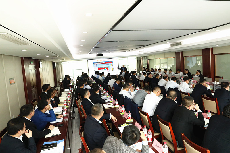 張希望應邀在“山東能源魯西礦業(yè)工作面安裝工藝優(yōu)化現(xiàn)場會”做新技術交流